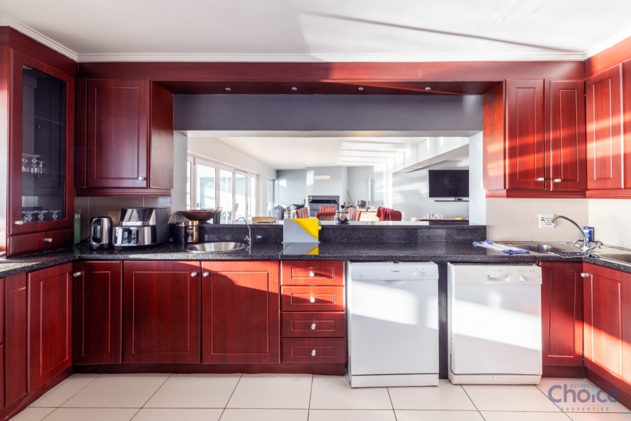 5 Bedroom Property for Sale in Jeffreys Bay Central Eastern Cape